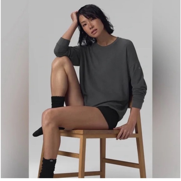 ALO Soho Pullover in Anthracite - Picture 4 of 7